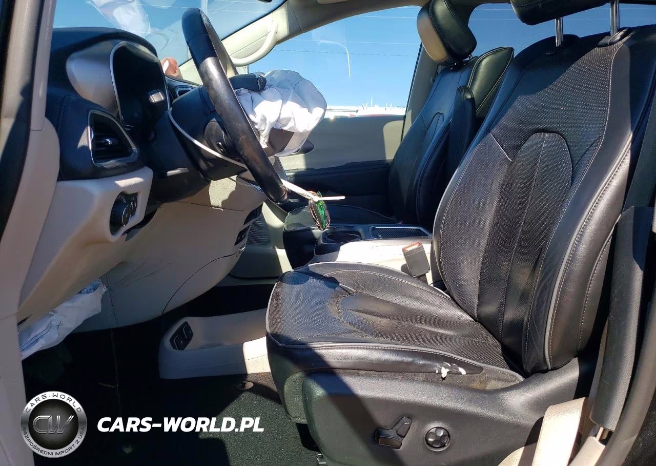 2018 Chrysler Pacifica Limited VIN:2C4RC1GG4JR104215 - 7