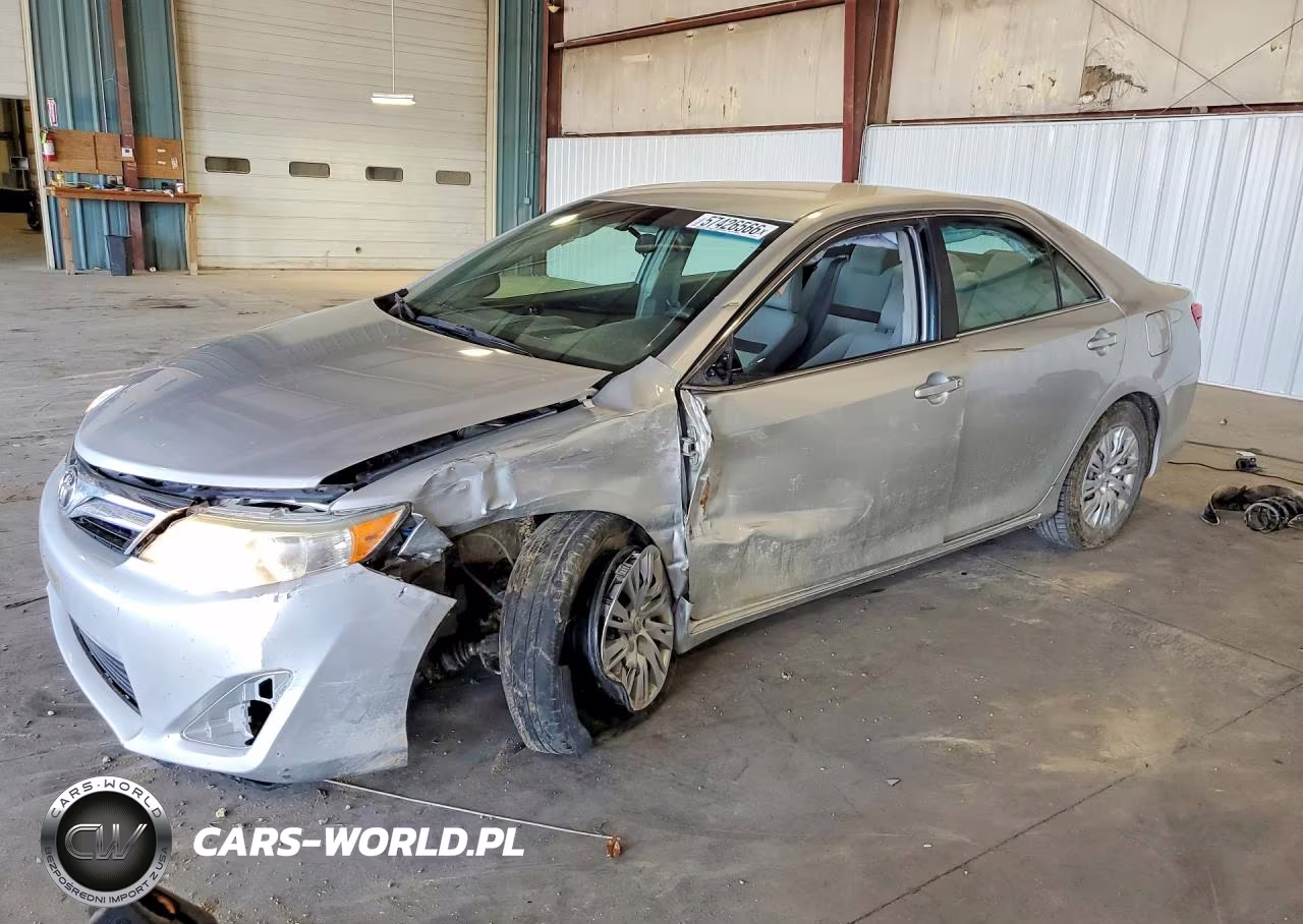 2012 Toyota Camry Le – zdjęcie 1 z 12
