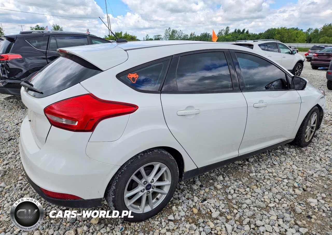 2018 Ford Focus Se VIN:1FADP3K26JL280509 - 3
