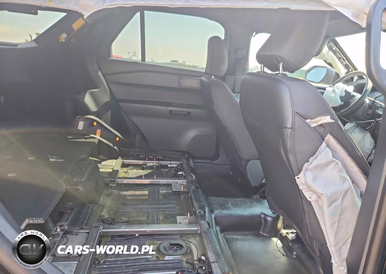 2023 Ford Explorer Police Interceptor VIN:1FM5K8ACXPGC21559 - 11