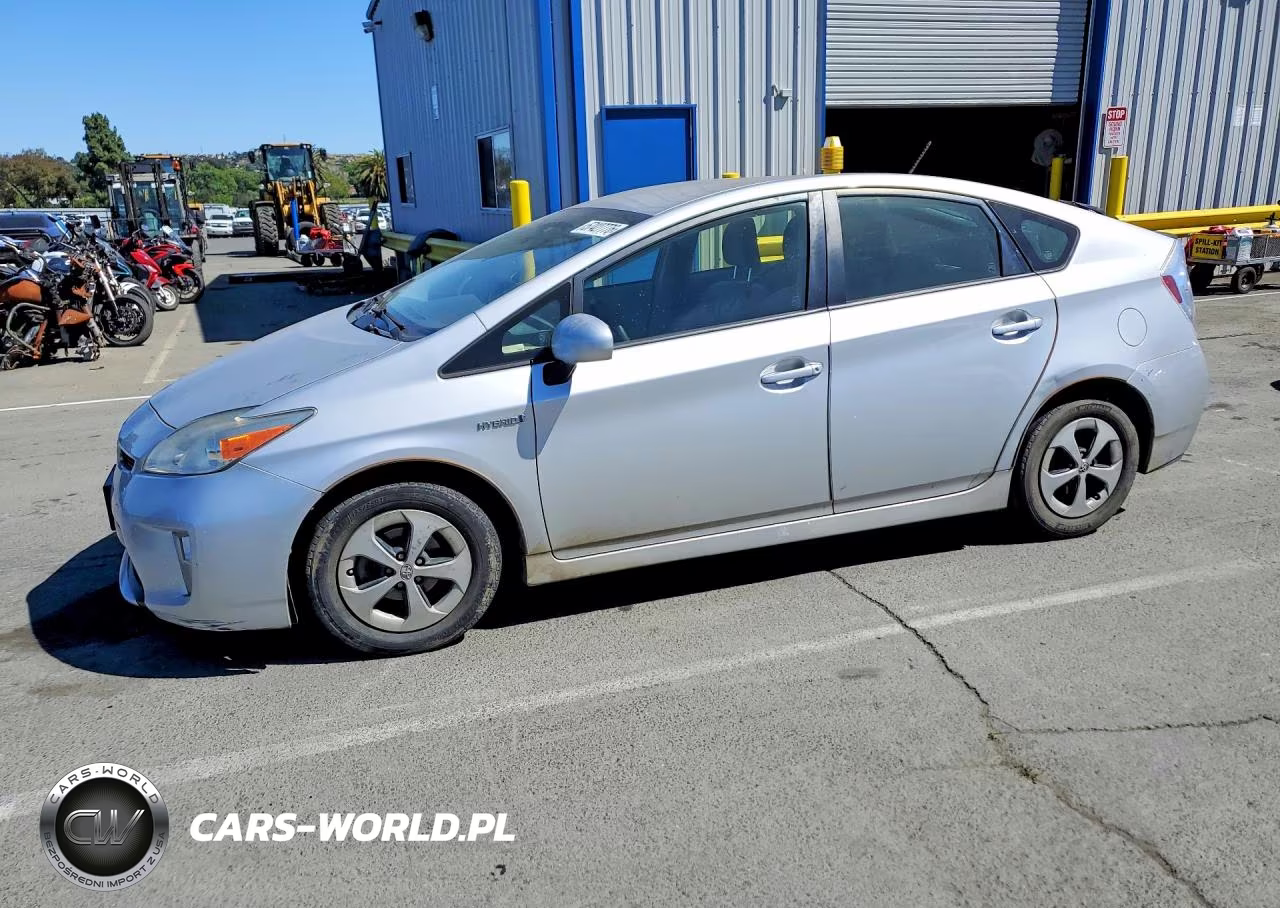 2015 Toyota Prius Three – zdjęcie 1 z 12