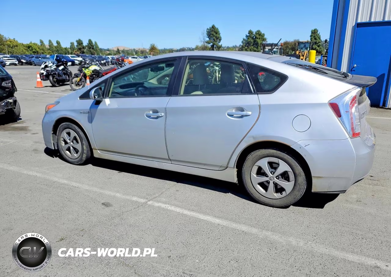 2015 Toyota Prius Three VIN:JTDKN3DU7F0433817 - 2