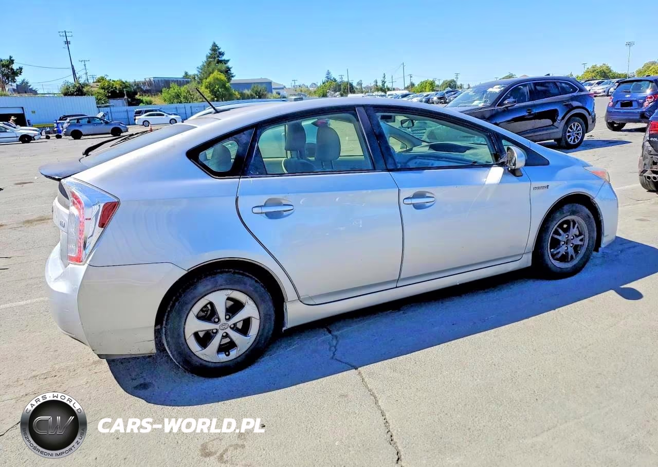 2015 Toyota Prius Three VIN:JTDKN3DU7F0433817 - 3