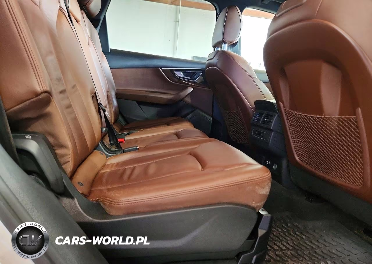 2018 Audi Q7 Premium Plus VIN:WA1LAAF76JD027261 - 11