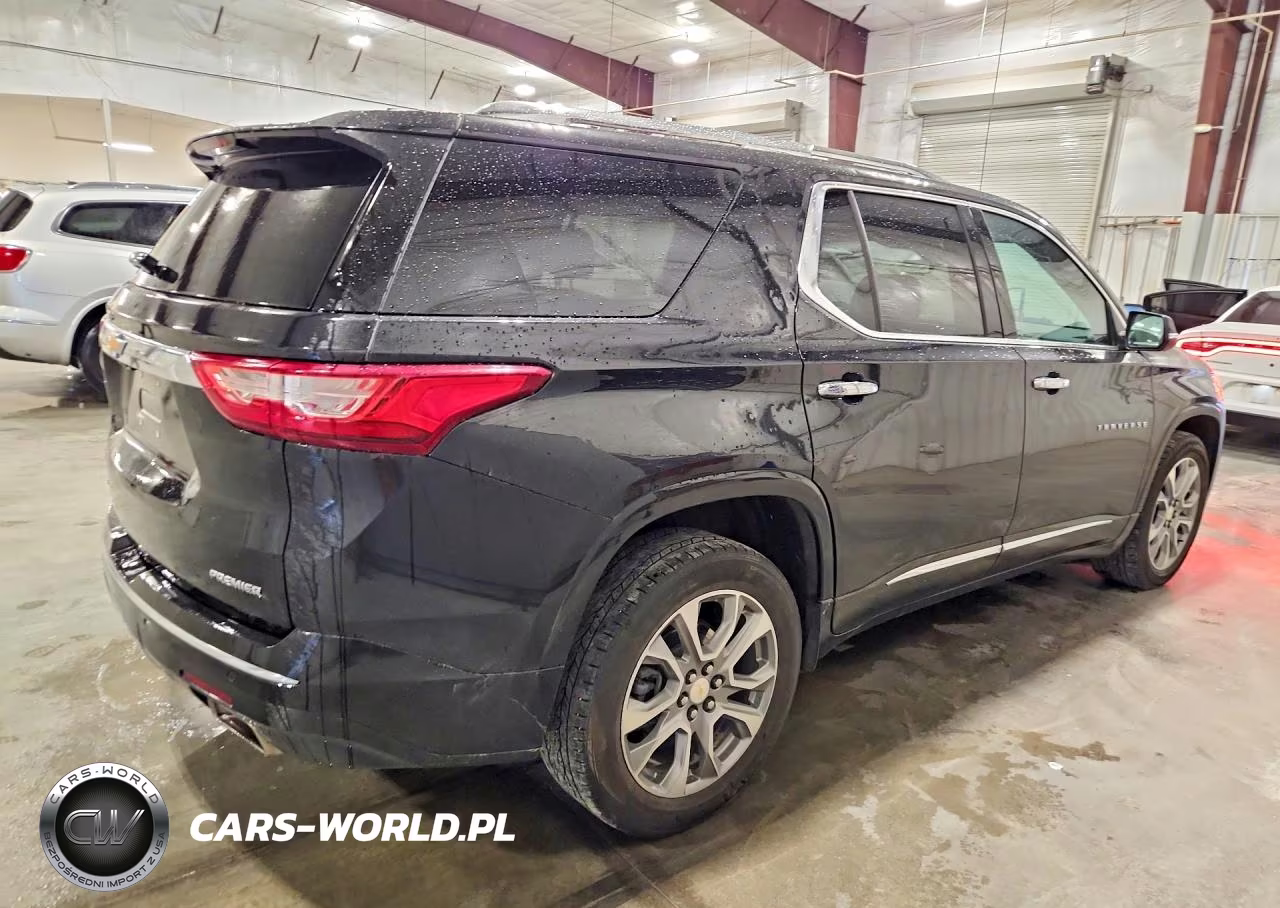 2021 Chevrolet Traverse Premier VIN:1GNEVKKW7MJ177656 - 3