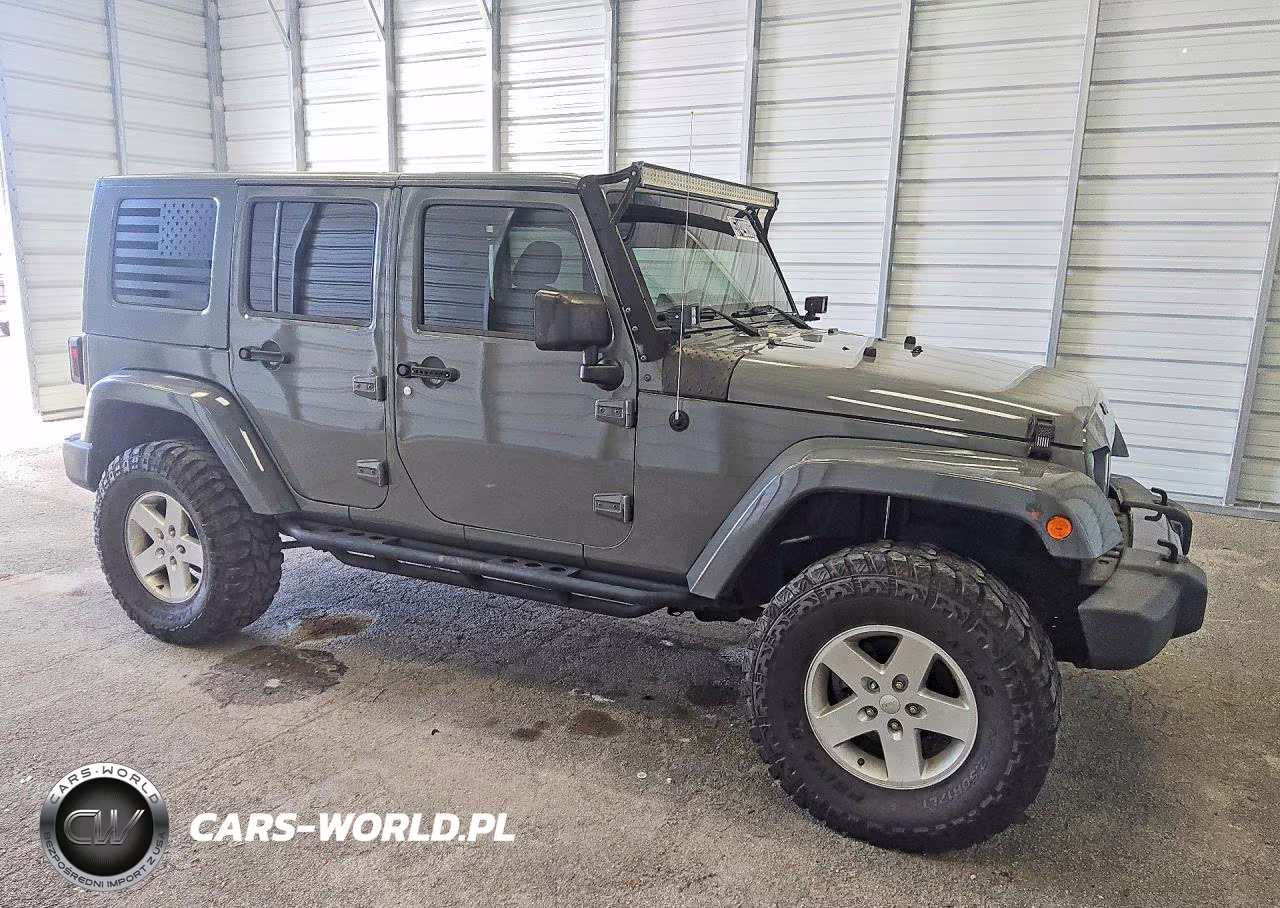 2017 Jeep Wrangler Unlimited Sport VIN:1C4BJWDG0HL562295 - 4
