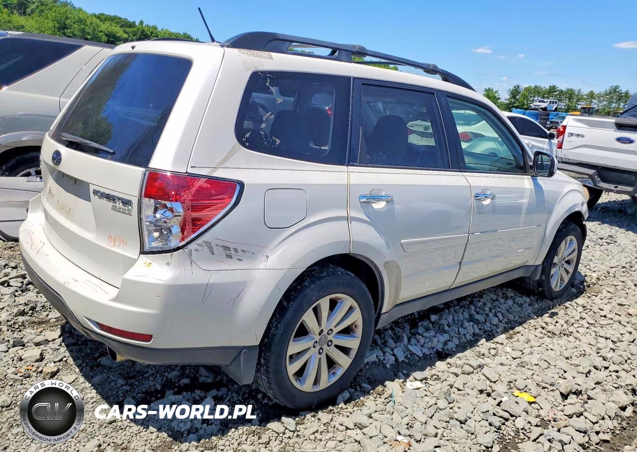 2013 Subaru Forester 2.5X Premium VIN:JF2SHADC3DH427452 - 3