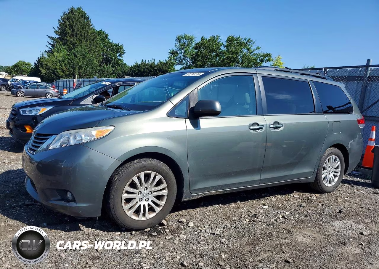 2013 Toyota Sienna Xle 8-Passenger – zdjęcie 1 z 13