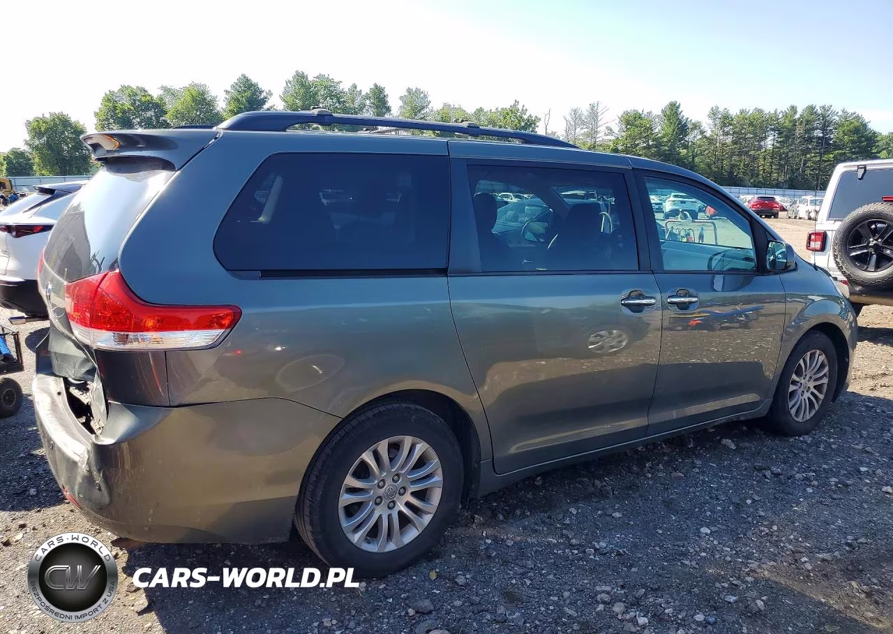 2013 Toyota Sienna Xle 8-Passenger VIN:5TDYK3DC6DS360301 - 3
