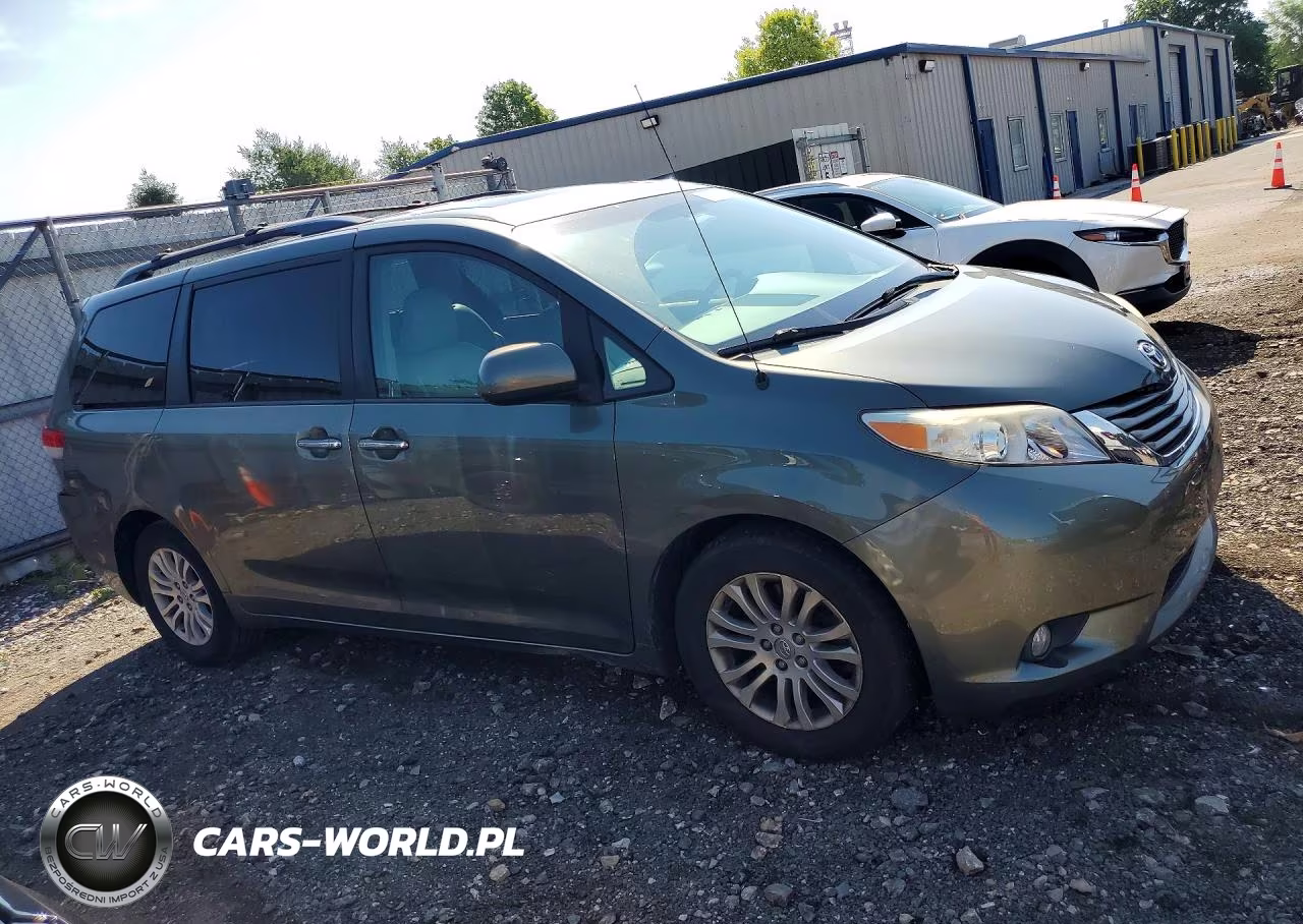 2013 Toyota Sienna Xle 8-Passenger VIN:5TDYK3DC6DS360301 - 4