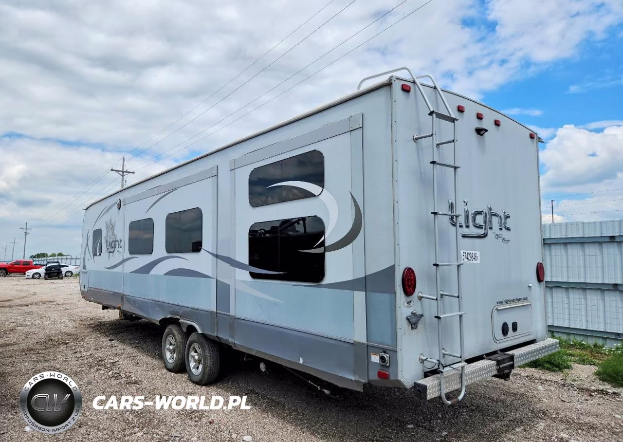 2015 Highland Ridge Light Camper VIN:58TTX3726F2019856 - 3