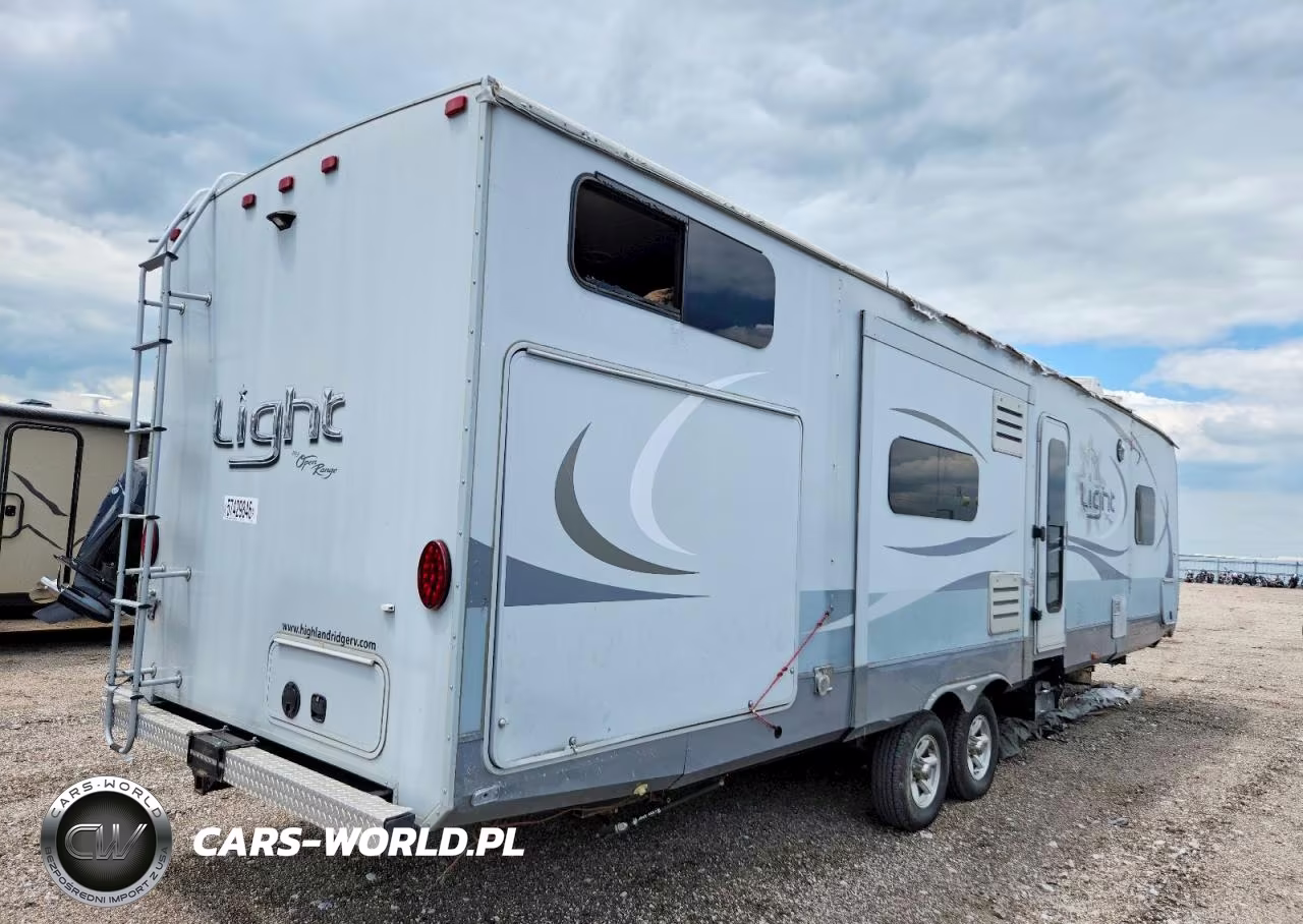 2015 Highland Ridge Light Camper VIN:58TTX3726F2019856 - 4