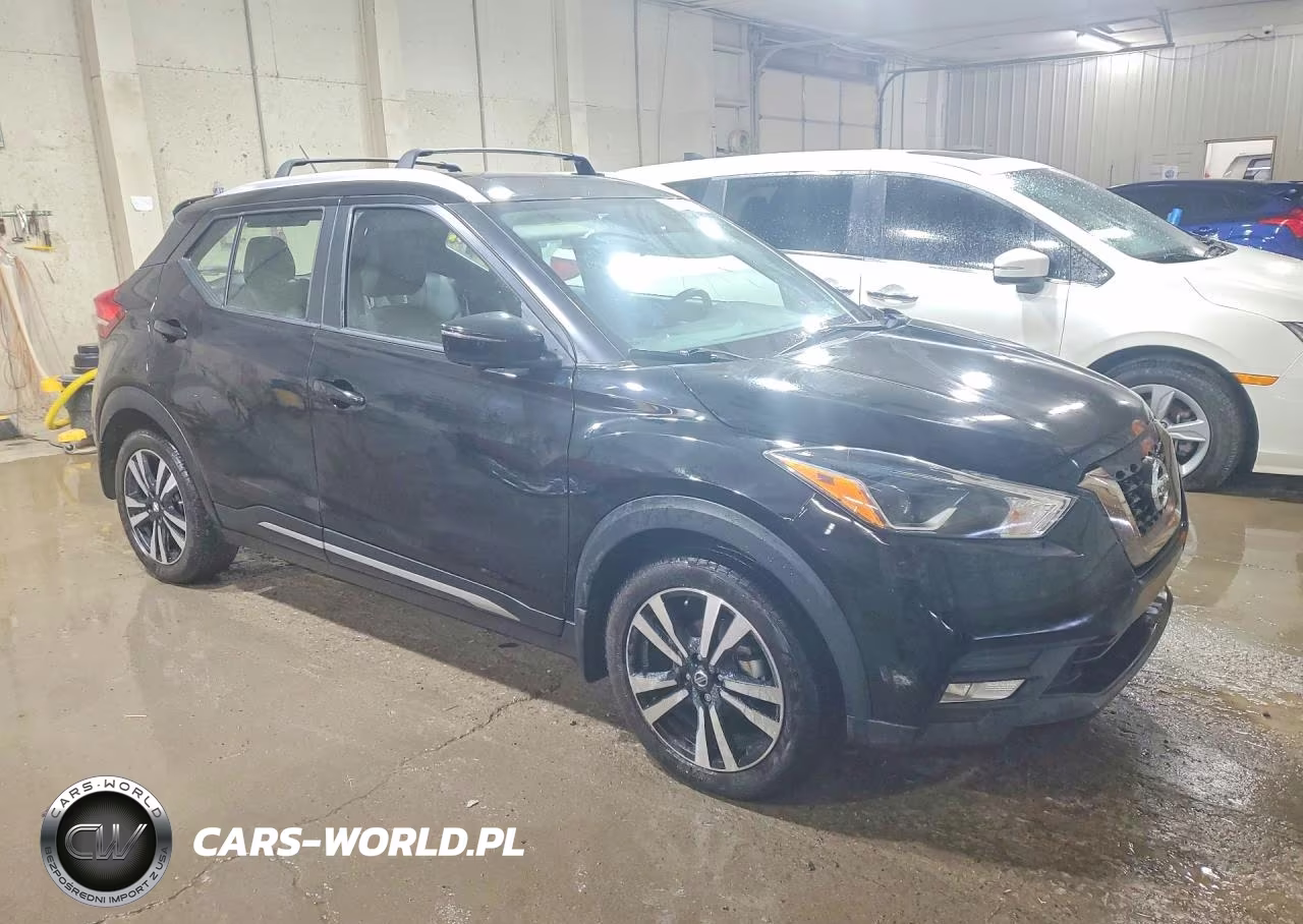 2019 Nissan Kicks Sr VIN:3N1CP5CU0KL562560 - 4