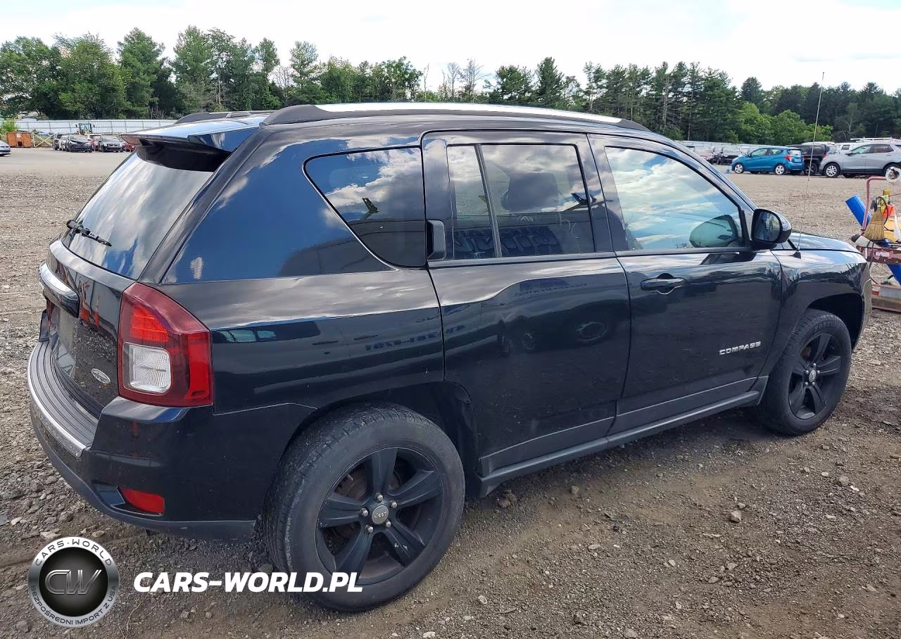 2015 Jeep Compass Latitude VIN:1C4NJDEBXFD386061 - 3