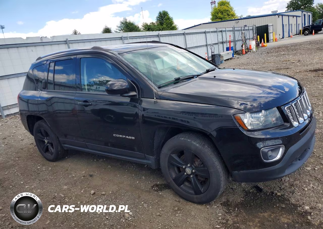 2015 Jeep Compass Latitude VIN:1C4NJDEBXFD386061 - 4