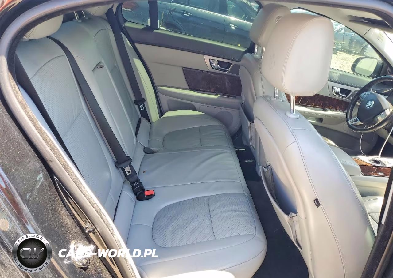 2010 Jaguar Xf Premium VIN:SAJWA0GB6ALR49889 - 10