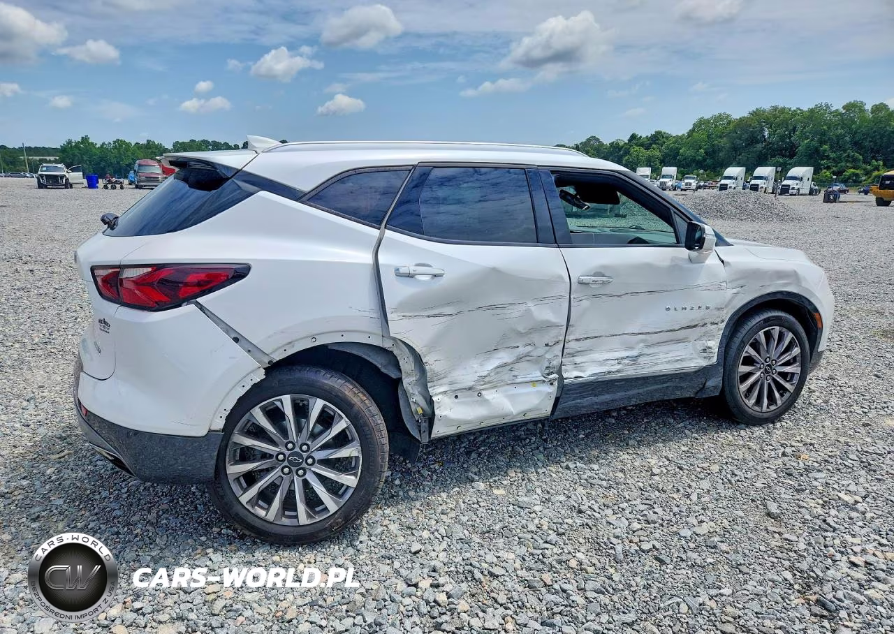 2022 Chevrolet Blazer Premier VIN:3GNKBFRS3NS130694 - 3