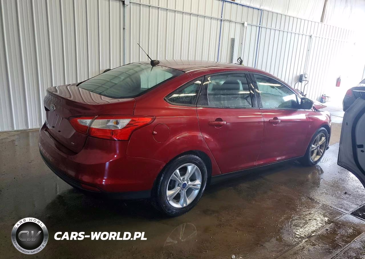 2014 Ford Focus Se VIN:1FADP3F22EL377951 - 3
