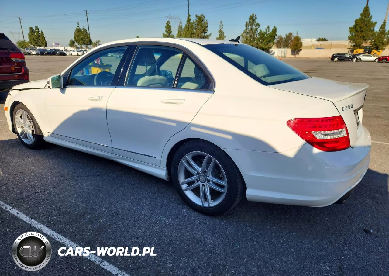 2014 Mercedes-Benz C 250 VIN:WDDGF4HB4ER302300 - 2