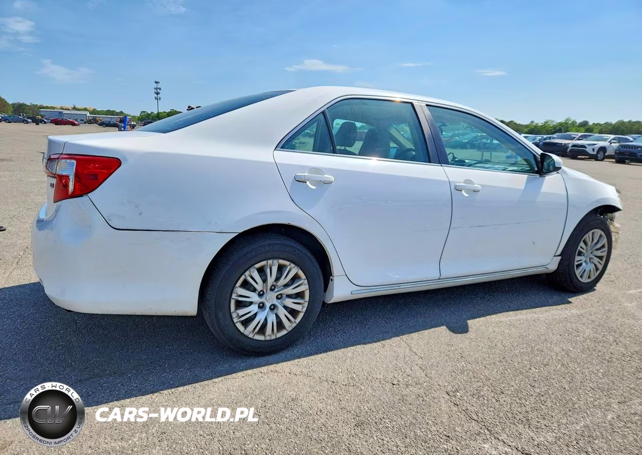 2013 Toyota Camry Le VIN:4T1BF1FKXCU193918 - 3
