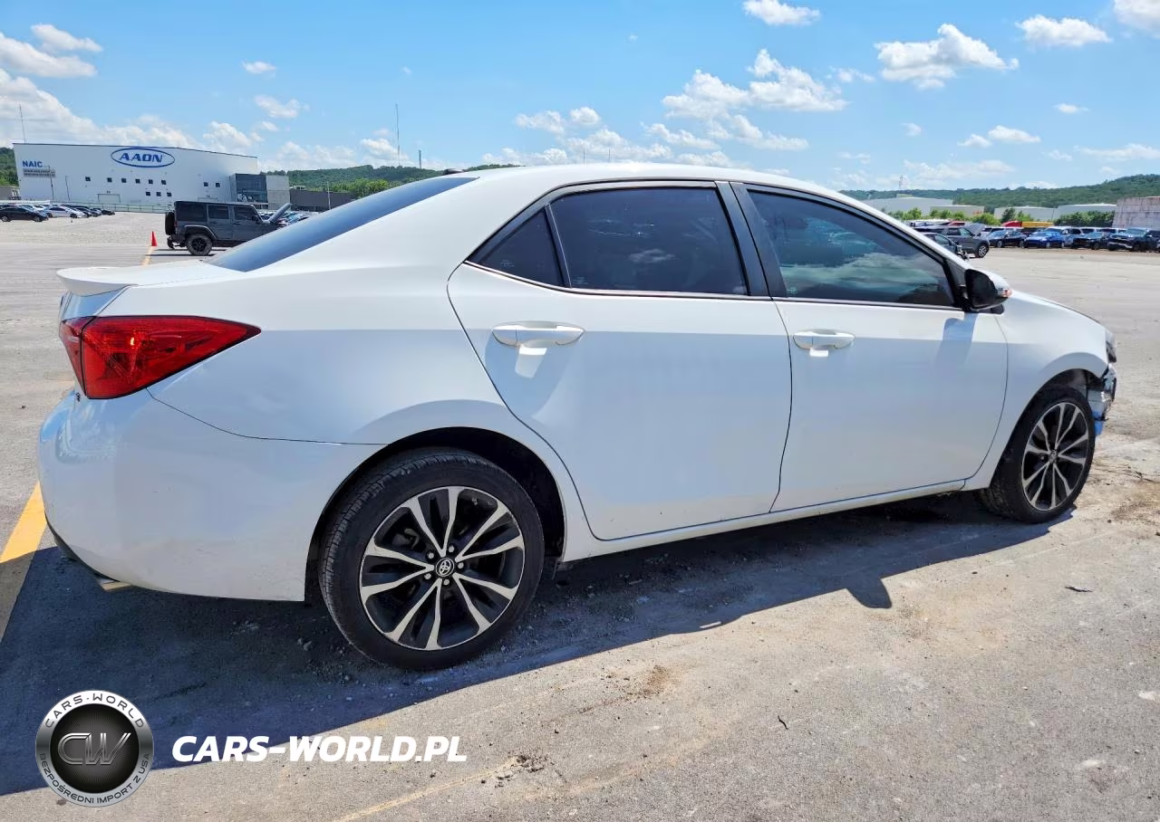 2017 Toyota Corolla Se VIN:5YFBURHE5HP659811 - 3