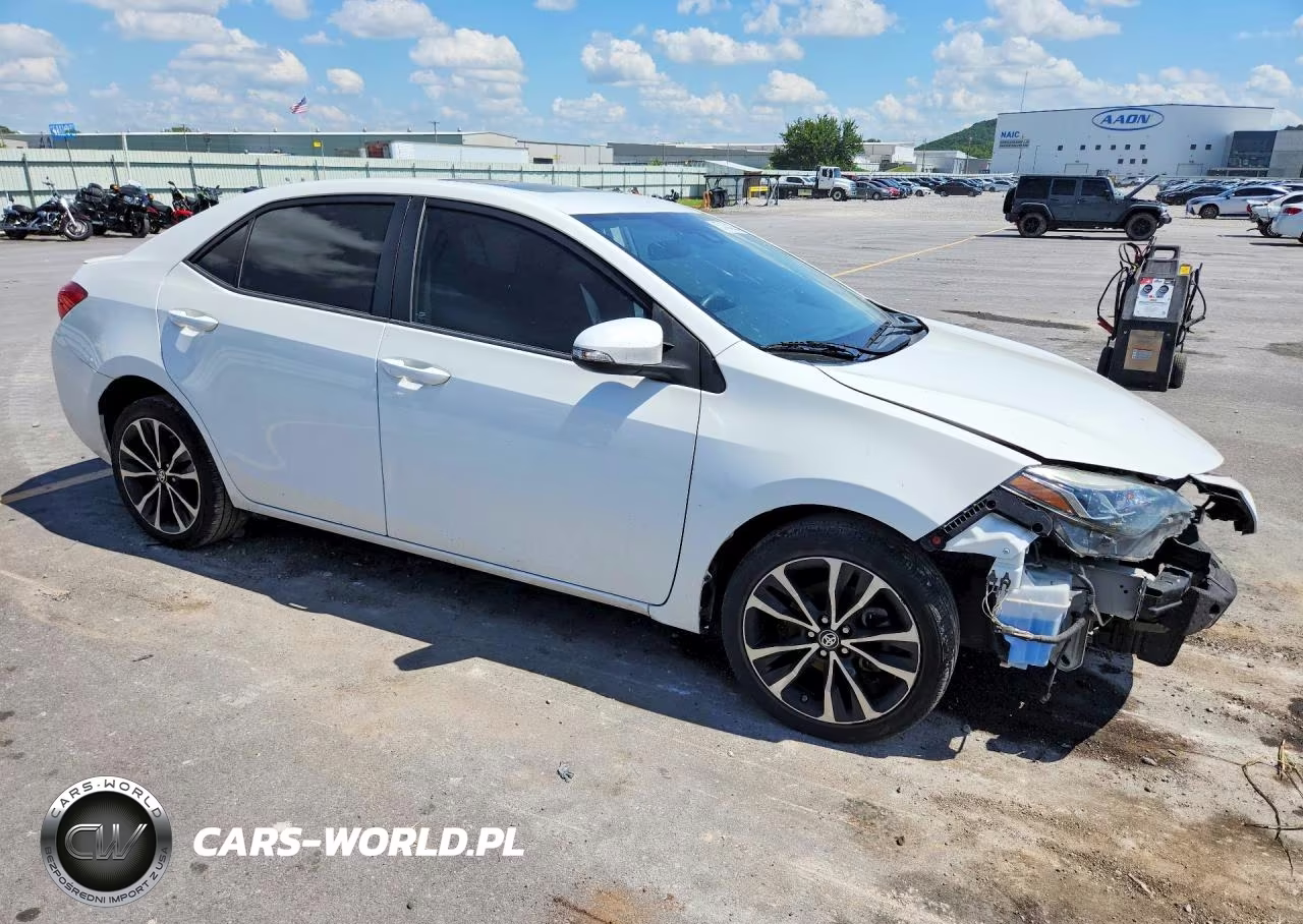 2017 Toyota Corolla Se VIN:5YFBURHE5HP659811 - 4