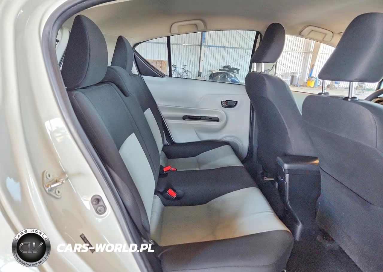 2013 Toyota Prius C Two VIN:JTDKDTB32D1542352 - 10