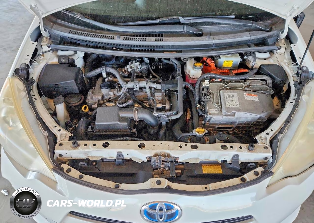 2013 Toyota Prius C Two VIN:JTDKDTB32D1542352 - 11