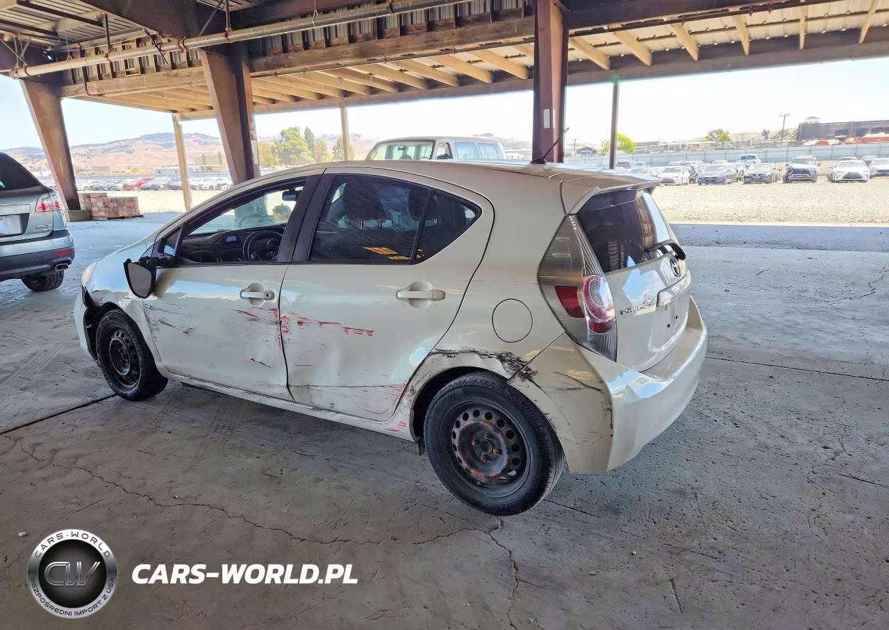 2013 Toyota Prius C Two VIN:JTDKDTB32D1542352 - 2