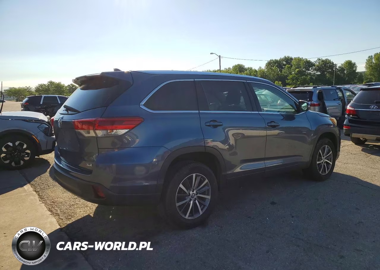 2019 Toyota Highlander Xle VIN:5TDKZRFH9KS297768 - 3