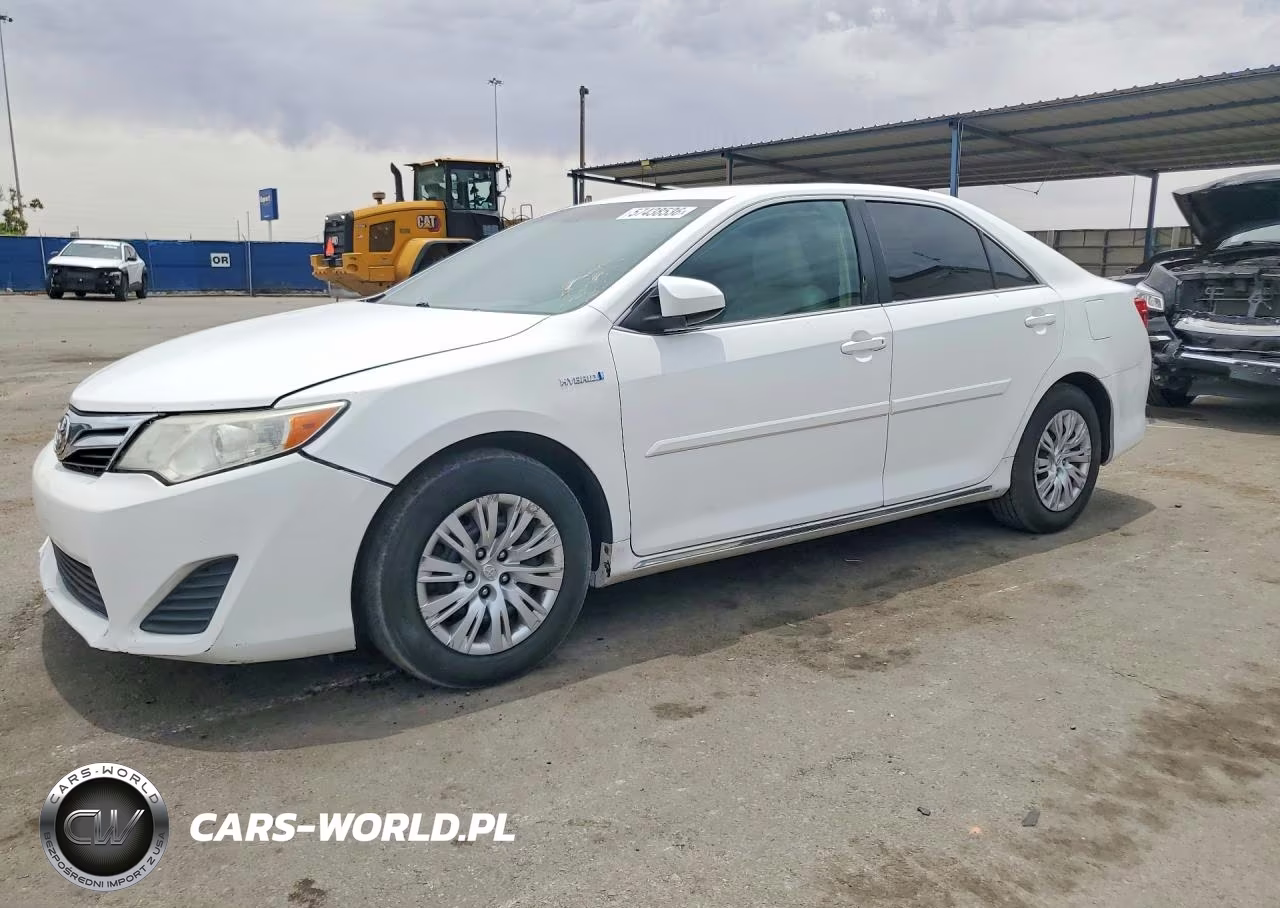 2014 Toyota Camry Hybrid Le – zdjęcie 1 z 12