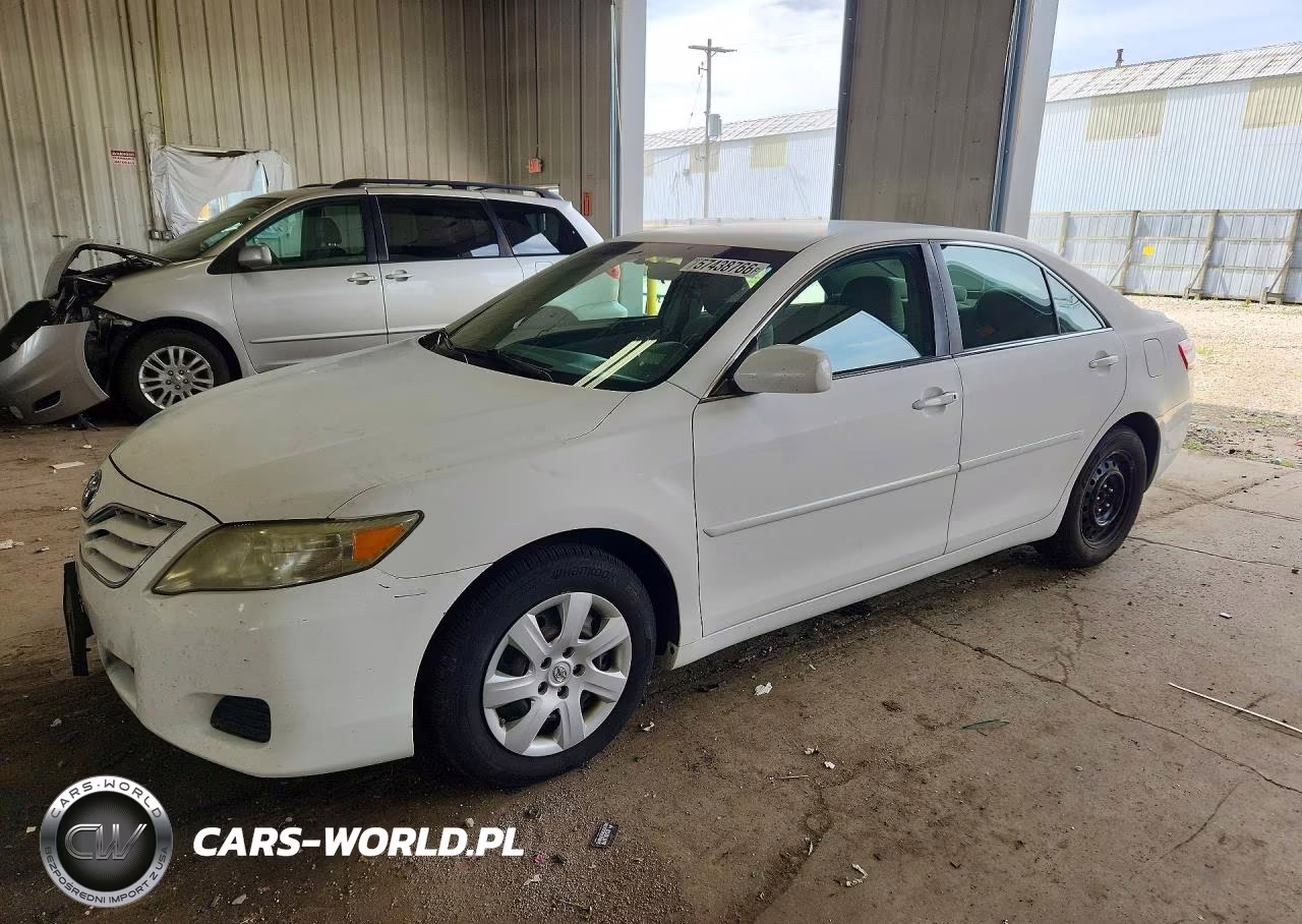 2011 Toyota Camry Le V6 – zdjęcie 1 z 12