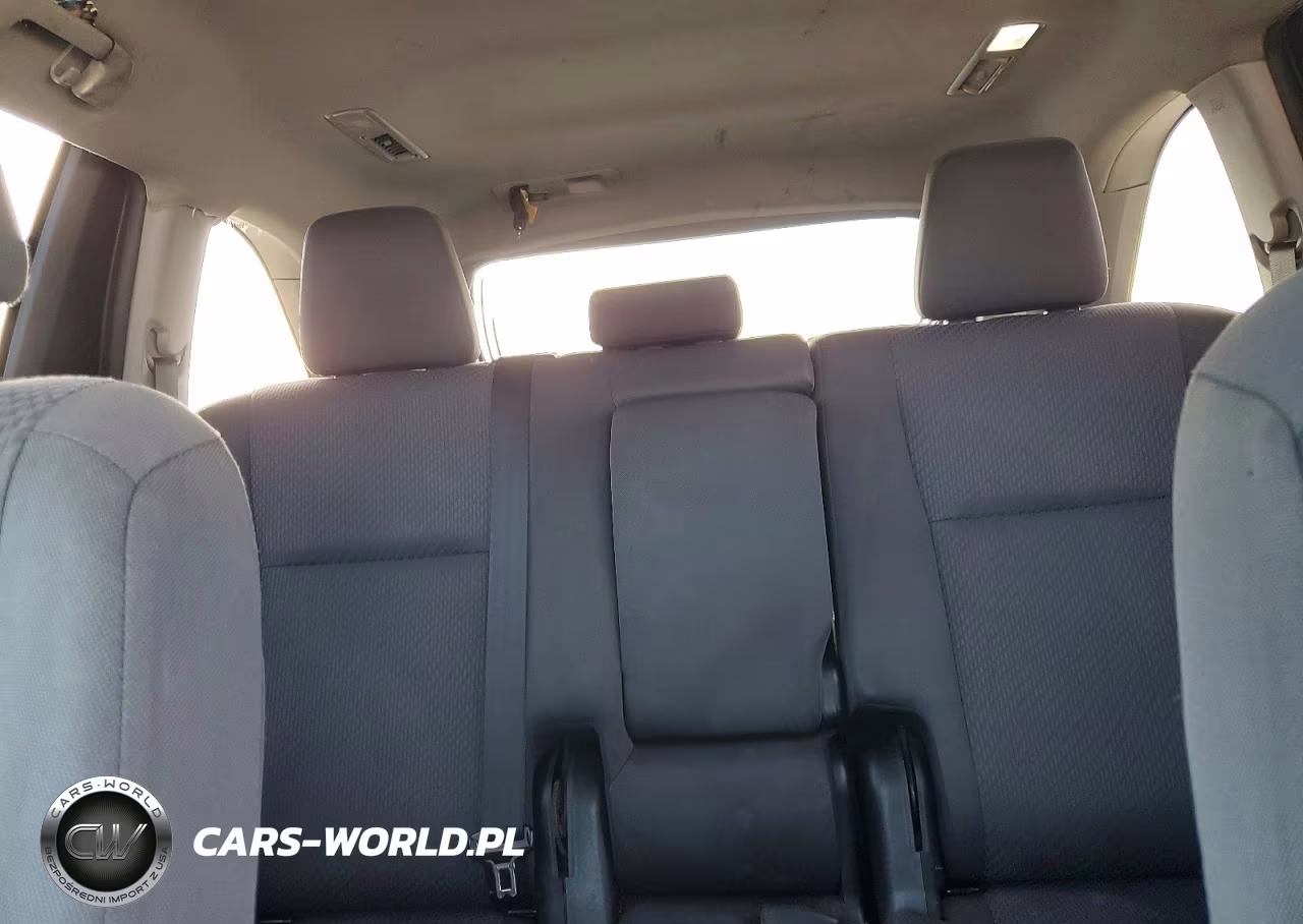 2019 Toyota Highlander Le VIN:5TDZZRFH9KS296411 - 10