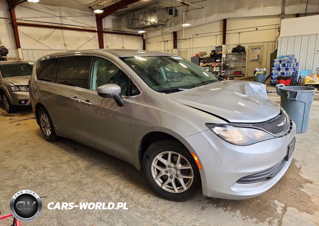 2017 Chrysler Pacifica Touring VIN:2C4RC1DG7HR578187 - 4