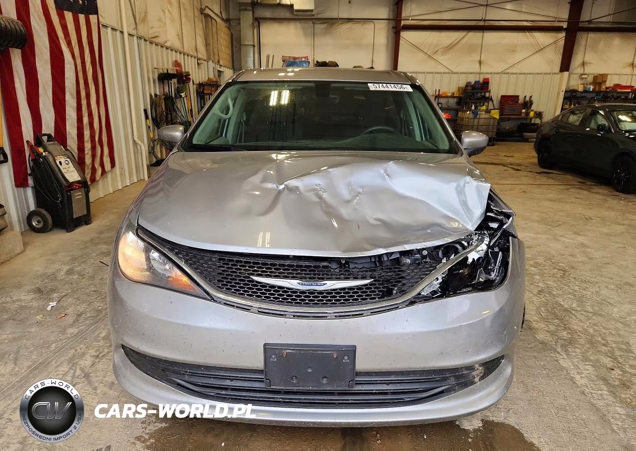 2017 Chrysler Pacifica Touring VIN:2C4RC1DG7HR578187 - 5