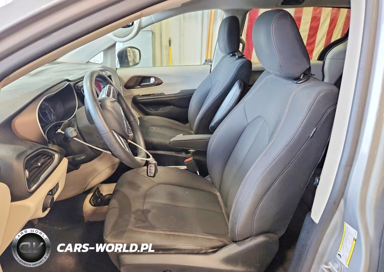 2017 Chrysler Pacifica Touring VIN:2C4RC1DG7HR578187 - 7