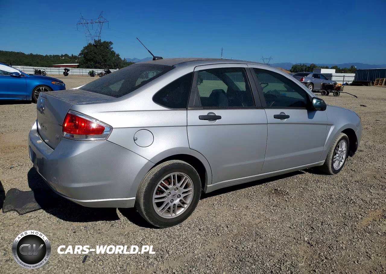 2010 Ford Focus Se VIN:1FAHP3FN5AW122926 - 3