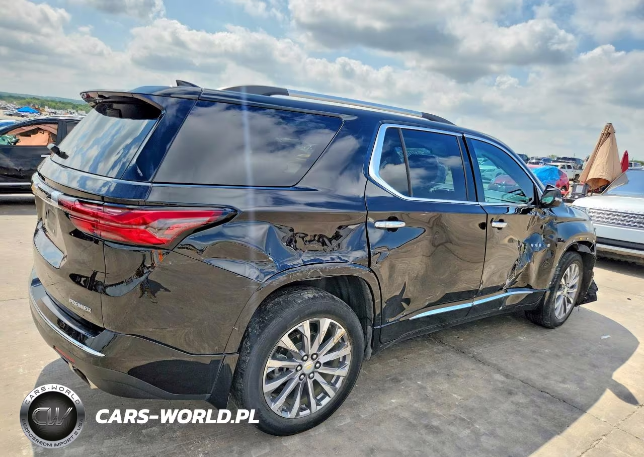 2023 Chevrolet Traverse Premier VIN:1GNEVKKW9PJ285927 - 3