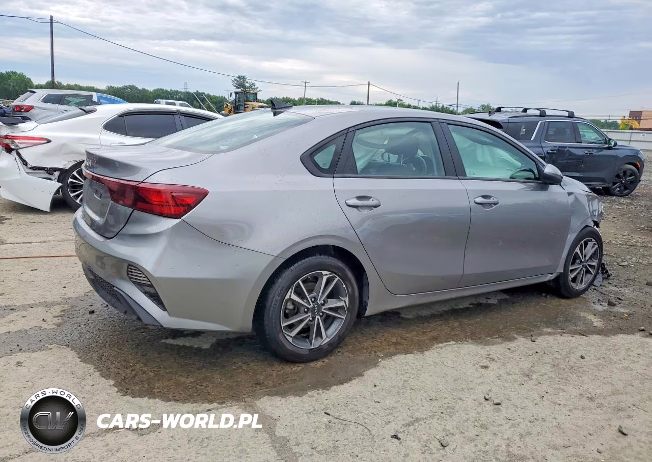 2023 Kia Forte Lxs VIN:3KPF24AD1PE525339 - 3