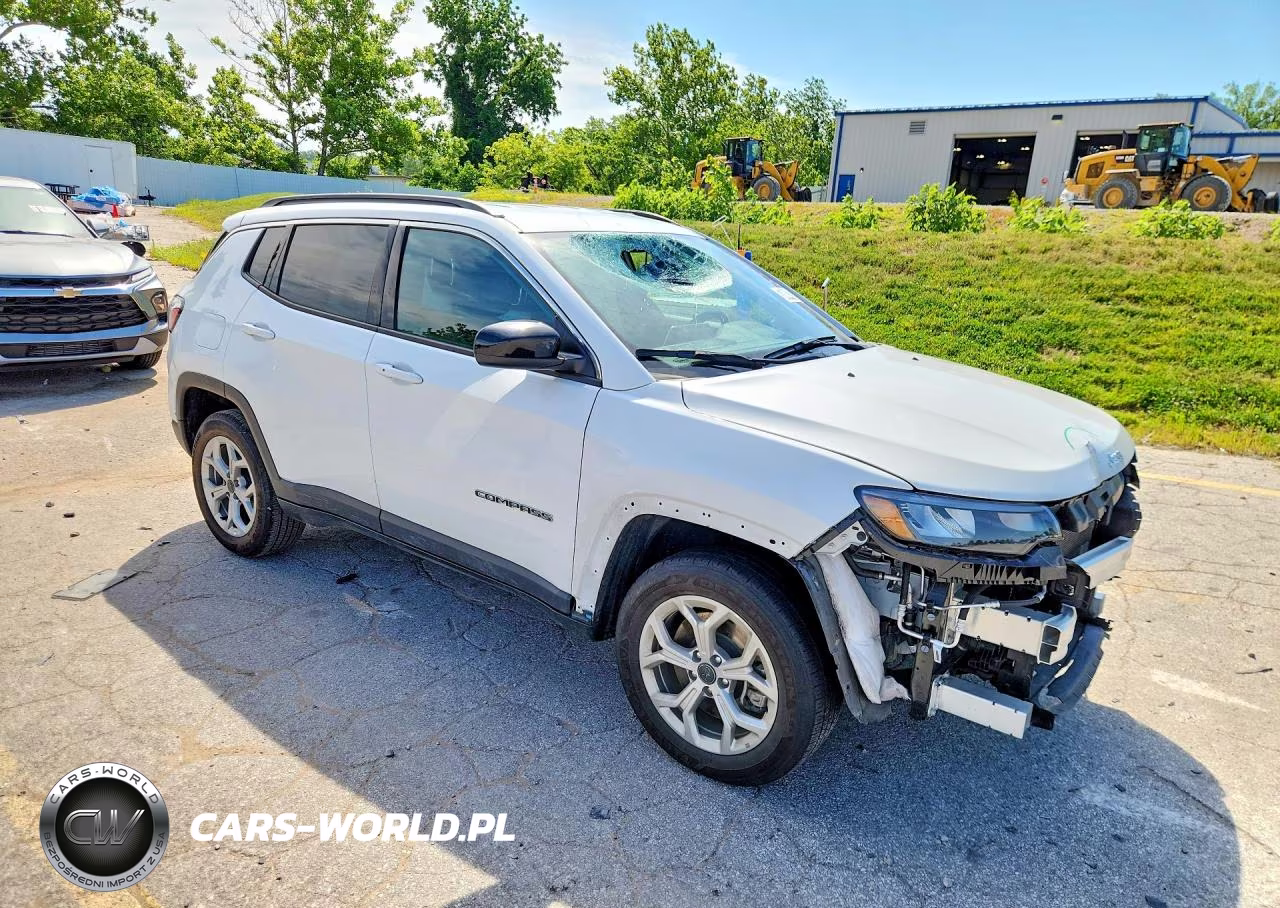 2025 Jeep Compass Latitude VIN:3C4NJDBN2ST597256 - 4