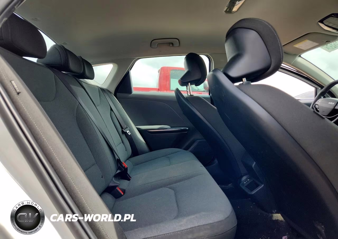 2025 Kia K4 Lxs VIN:3KPFT4DE6SE111306 - 10