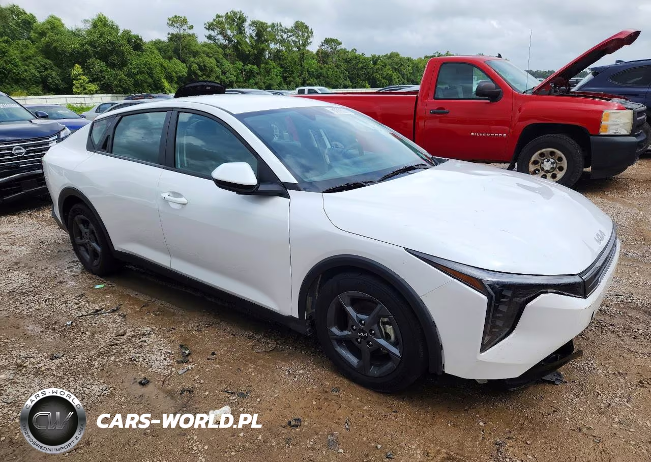 2025 Kia K4 Lxs VIN:3KPFT4DE6SE111306 - 4