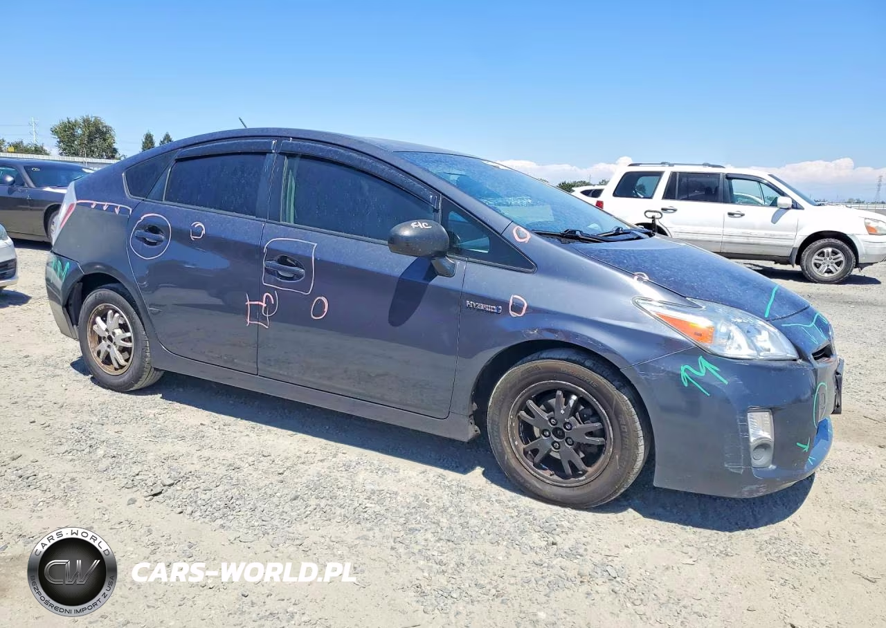 2011 Toyota Prius Two VIN:JTDKN3DU0B5311054 - 4