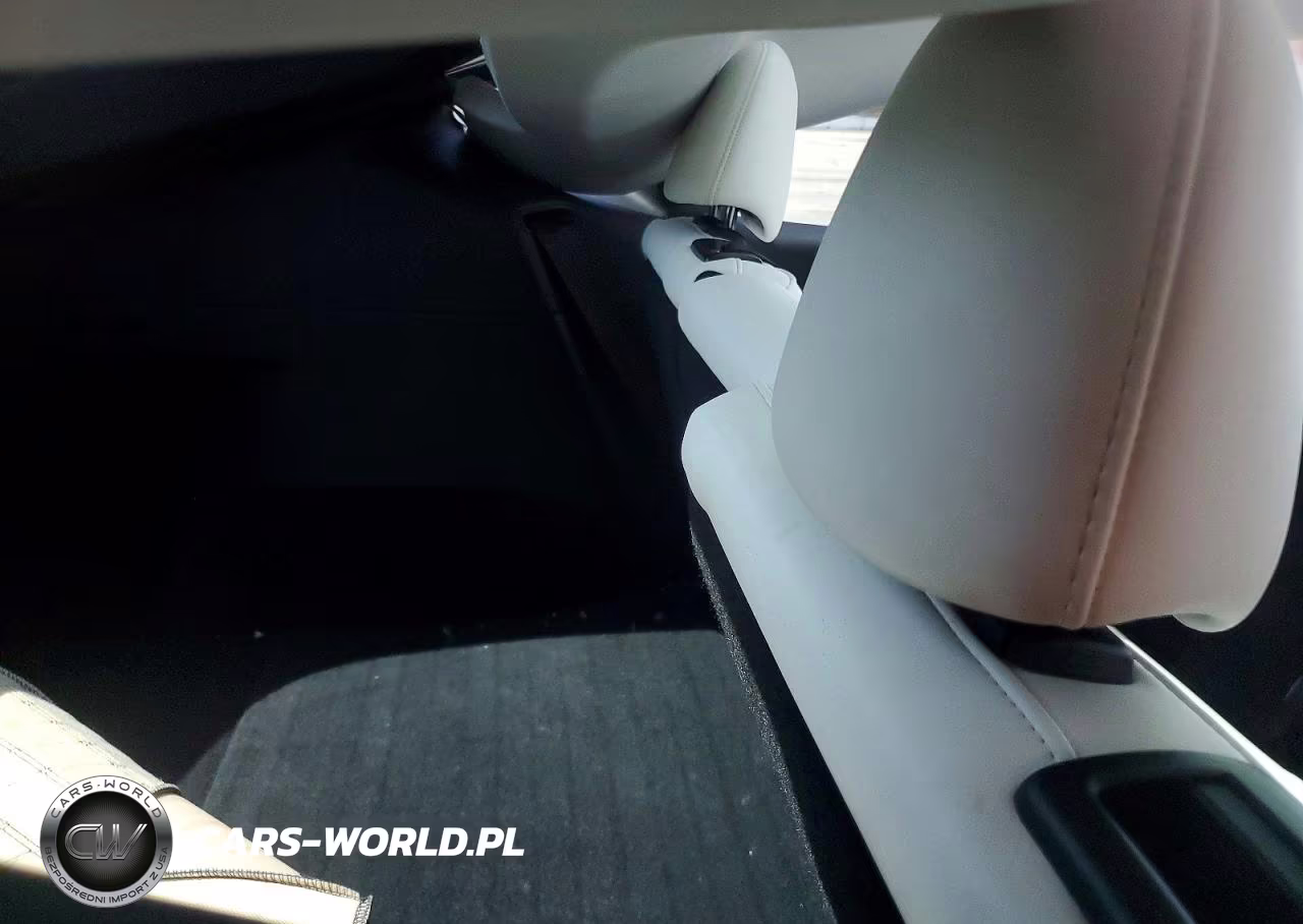 2021 Tesla Model Y VIN:5YJYGDED5MF116271 - 10