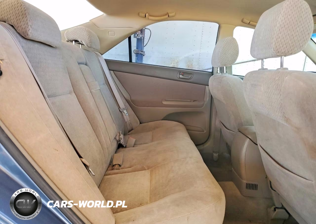 2002 Toyota Camry Le VIN:JTDBE30K120116162 - 10