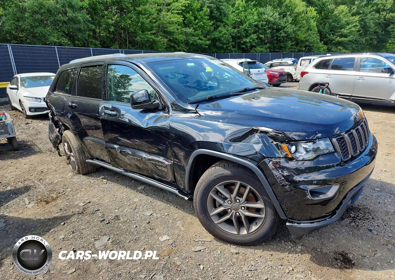 2016 Jeep Grand Cherokee Laredo VIN:1C4RJFAG4GC475663 - 4