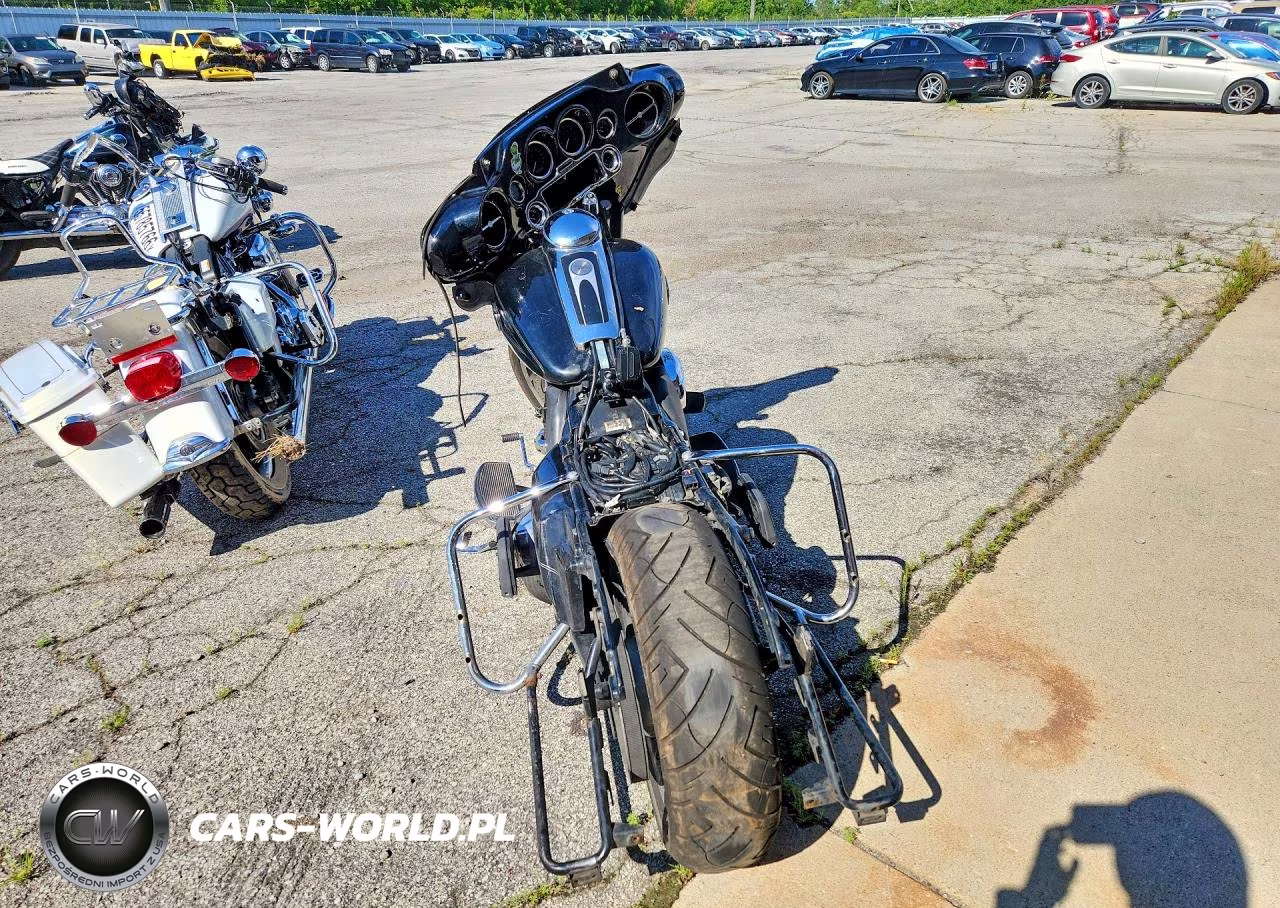 2010 Harley-Davidson Flhtcu VIN:1HD1FC416AB635865 - 4