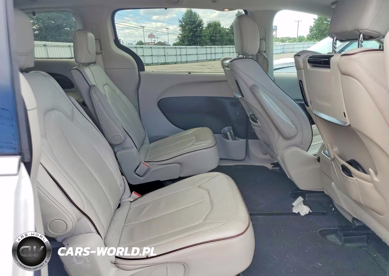 2017 Chrysler Pacifica Limited VIN:2C4RC1GG1HR637794 - 11