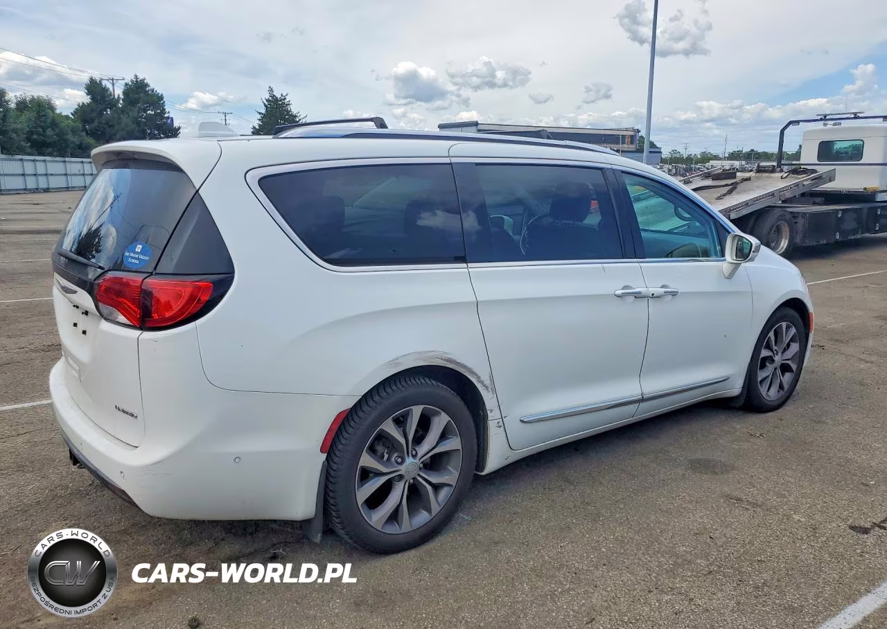 2017 Chrysler Pacifica Limited VIN:2C4RC1GG1HR637794 - 3