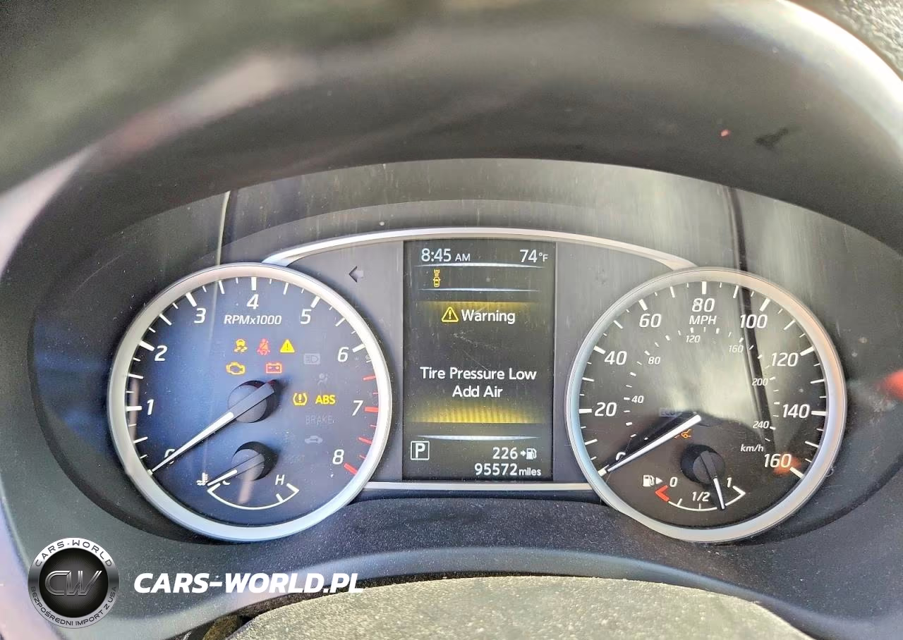 2018 Nissan Sentra S VIN:3N1AB7APXJY208402 - 9